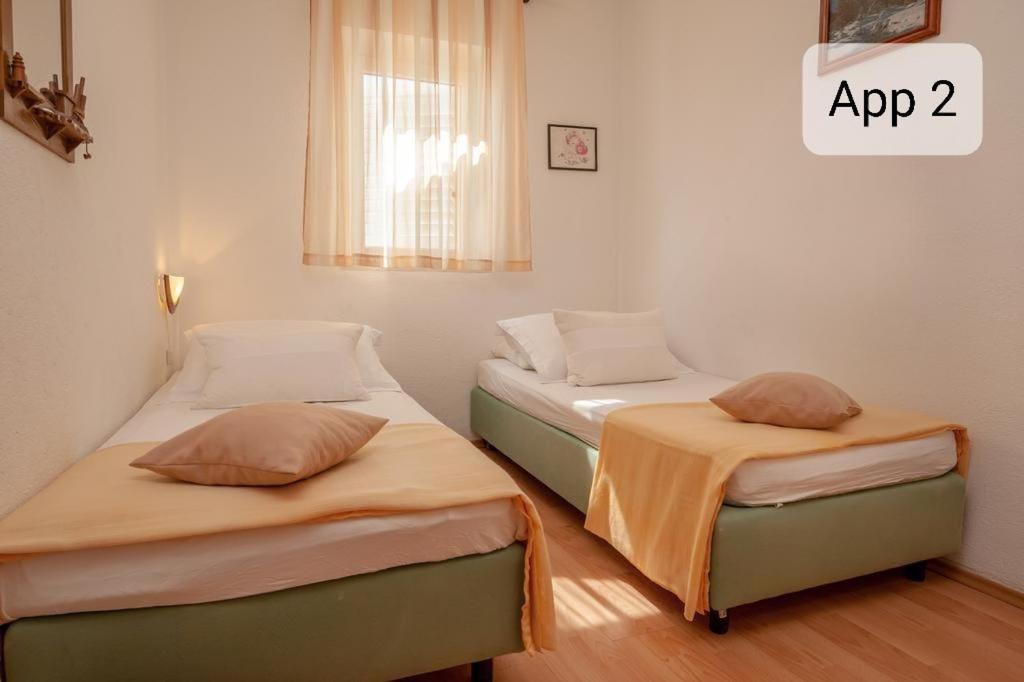 Apartmani Mara ボル エクステリア 写真