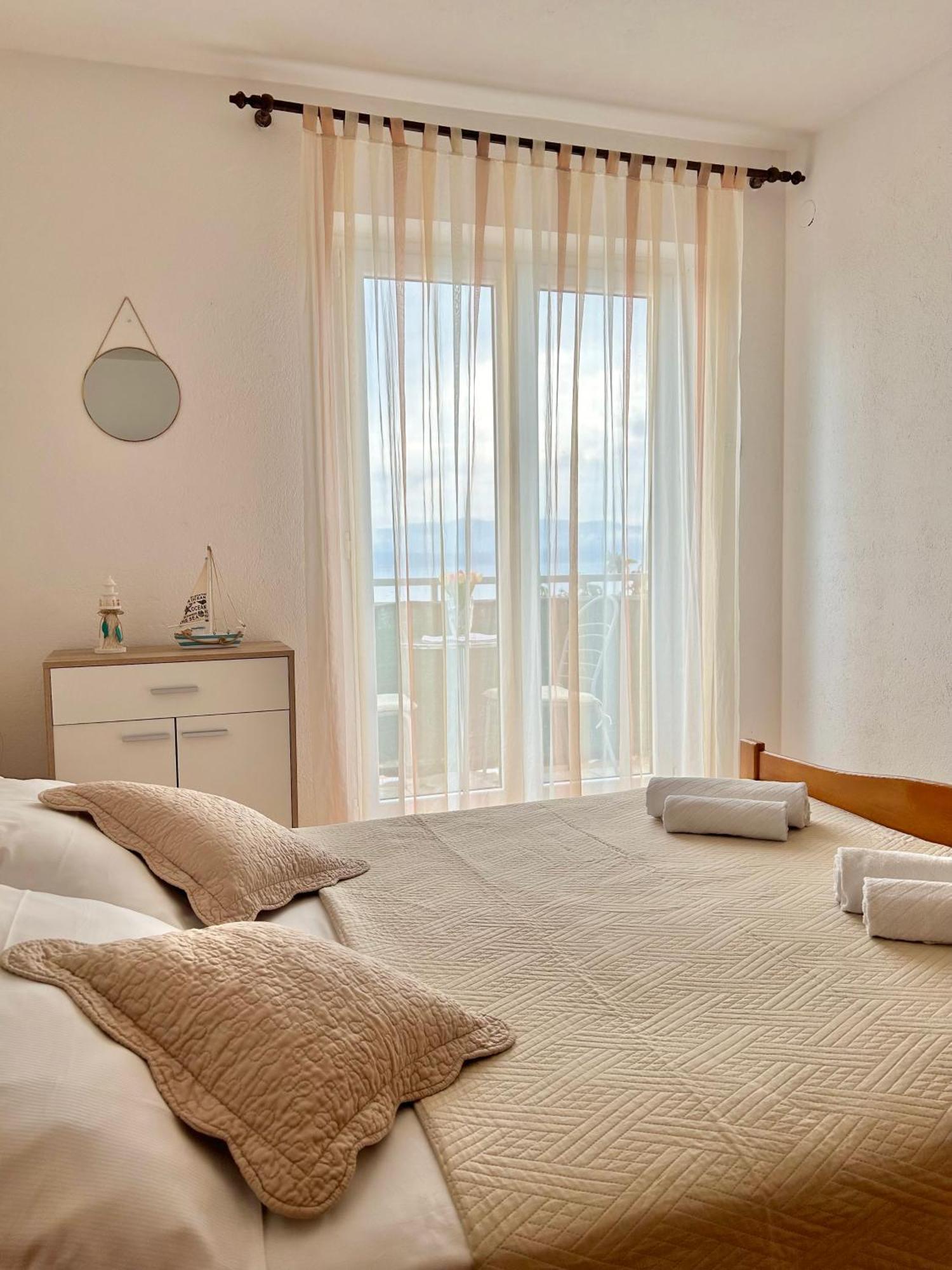 Apartmani Mara ボル エクステリア 写真